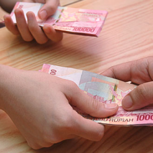 membayar uang di muka