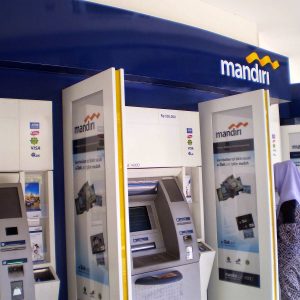 Catat lokasi kartu ATM tertelan di mesin ATM